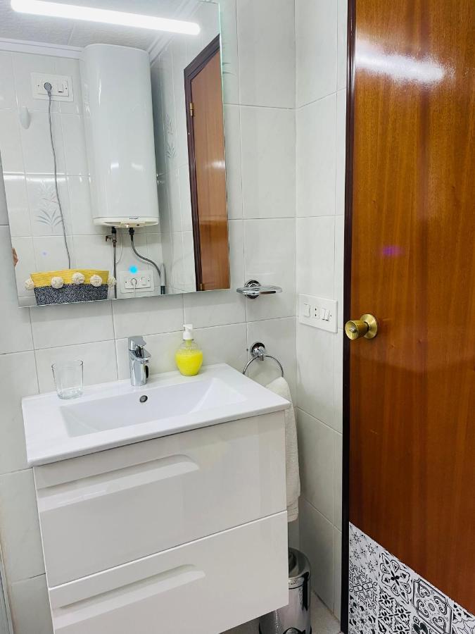 Cozy 2-Bedroom Serviced Apartment With Netflix Sagunto 外观 照片