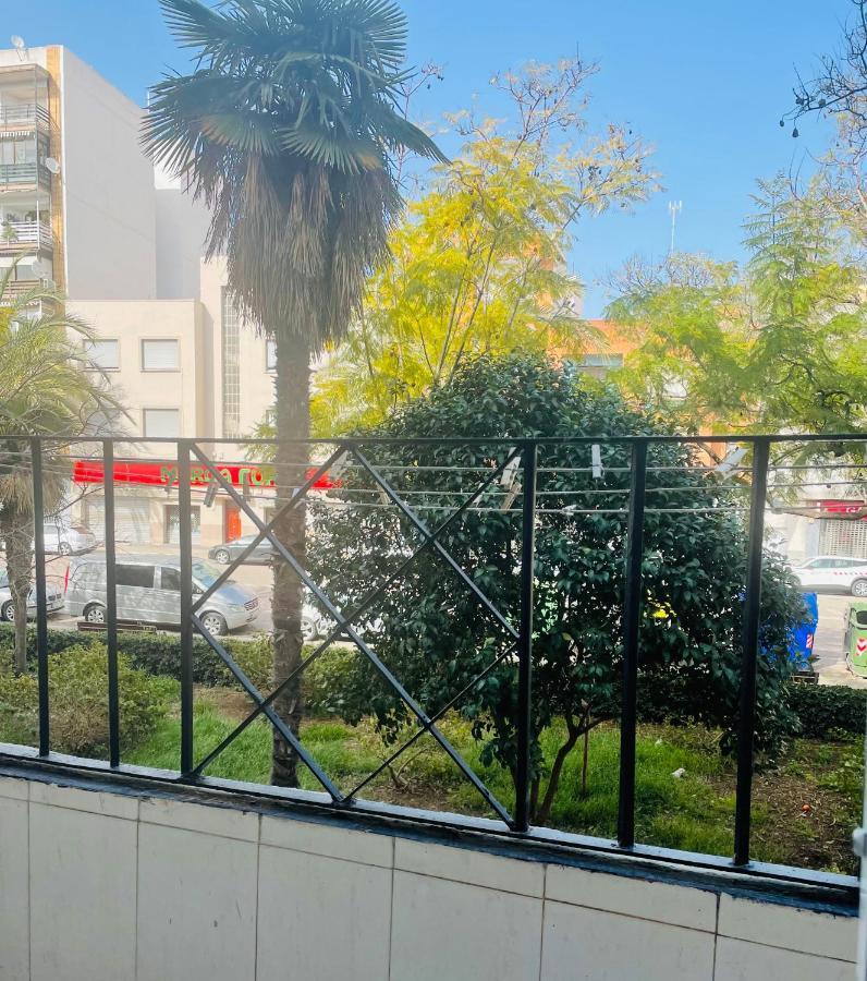 Cozy 2-Bedroom Serviced Apartment With Netflix Sagunto 外观 照片